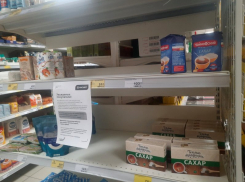 Тамбовчане жалуются на дефицит сахара на полках магазинов
