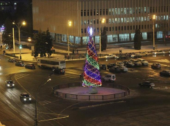 В Тамбове на главной площади города украсили новогоднюю елку