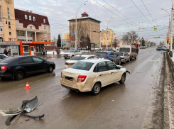 В центре Тамбова водитель «Лады» устроил кучу-малу из 5 автомобилей