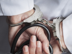 В Тамбове осудили на 3 года врача-онколога за взятку