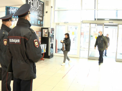 Полицейские проверили соблюдение масочного режима в гипермаркете «Магнит»