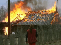 Гремучая смесь из ревности и алкоголя в крови жительницы Сампурского района спалила дом соперницы до тла 