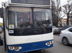 В Тамбове пассажирка троллейбуса пострадала во время резкого торможения