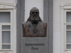 В Тамбове открыли новый памятник архиепископу Луке и мемориальную доску