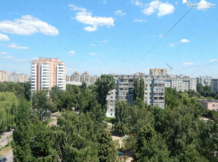 Пожилая женщина упала с крыши многоэтажного дома в Тамбове