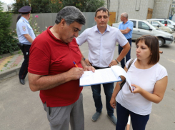 Городские власти ликвидировали незаконную парковку на улице Рылеева