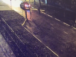 В Тамбове молодые люди на авто сломали шлагбаум на Набережной