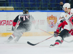 ХК «Тамбов» уступает победу «Металлургу»