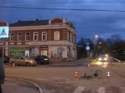 Пенсионер на велосипеде въехал в авто на центральной улице Тамбова
