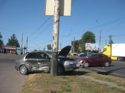 «Toyota» врезалась в легковушку с двумя детьми на юге Тамбова 