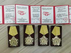 4 сотрудника областной станции скорой помощи награждены за вклад в борьбу с коронавирусом