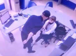 В центре Тамбова мужчина с ножом ограбил 2 микрокредитных конторы