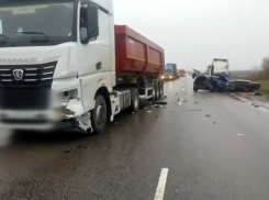 В Мордовском районе столкнулись два попутных автомобиля, погибла женщина