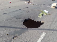 Улица Гастелло: опять коллектор и снова провал в асфальте