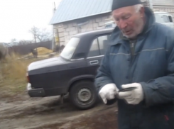 Жители села Царёвка жалуются на односельчанина, который кидается на них с ножом