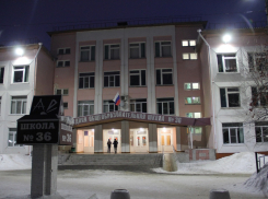 Посторонний зашёл в школу №36 и напал на ученика