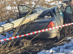 В Знаменском районе бетонный столб раздавил машину вместе с водителем