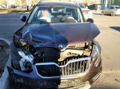 «Skoda Yeti» и «Mercedes Benz» не поделили дорогу на Северной площади