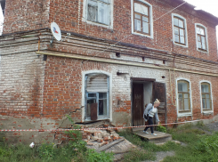 Стена дома – памятника истории, рухнула в Моршанске 