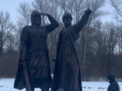 В Мичуринске появился памятник основателям города