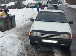 Не заметила… Женщина за рулем «восьмерки» сбила пешехода, съезжая на обочину 