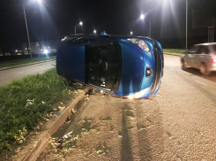 В Тамбове перевернулся автомобиль: трое пострадавших