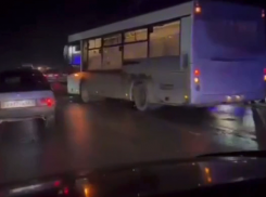 В Рассказовском районе водитель сломал ногу в ДТП с автобусом