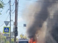 В центре Мичуринска на полном ходу сгорел «КамАЗ»