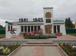 В Инжавинском районе памятник погибшим воинам сделали гламурным
