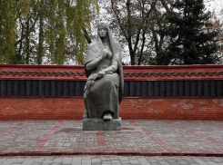 Скульптуру Скорбящей матери на Воздвиженском кладбище изготовят за 5,6 миллионов рублей