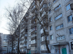 В Тамбове приступили к ремонту крыши дома на Рылеева, которая обрушилась летом