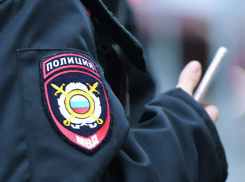 Возле торгового центра в Тамбове обнаружена подозрительная машина
