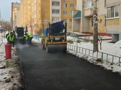 Тамбовчане пожаловались на асфальтирование льда и снега на улице Победы
