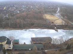Ил после расчистки Цны сваливают на площадку возле Первомайского моста