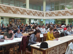 «Диктаторы» и «писатели» Тотального диктанта в Тамбове поделились впечатлениями об акции 