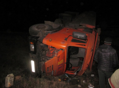 КамАЗ с прицепом оказался в кювете в Кирсановском районе