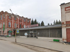 На заводе «Ревтруд» погибла женщина, выпав из окна административного здания