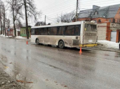 В Тамбове пассажирка получила травмы при падении в автобусе 