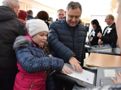 «В очередь!» Глава Тамбова голосовал на переполненном участке