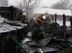 Трое взрослых и пятилетний ребенок сгорели в Сатинке в частном доме