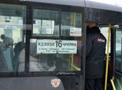 В Тамбове провели «безмасочный» рейд на остановке «Школа №24»