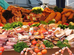 Универсальная ярмарка белорусской продукции развернулась на площади Льва Толстого 