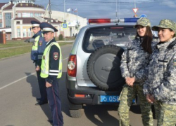 Студенты "Державы" сопровождают самых маленьких до школы и обратно 