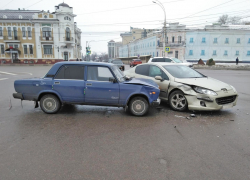 На площади Ленина поворот налево «довел» женщину и ребенка до больницы 