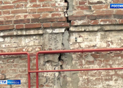 Жители разваливающегося дома в историческом центре Тамбова не могут добиться ремонта