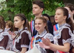 Последний звонок, как шаг в большую жизнь. Известные люди города вспоминают заключительную ступеньку школьной жизни