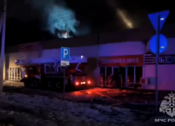 В посёлке Строитель двое местных жителей ограбили сгоревший торговый центр 