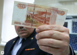 С тамбовским таксистом расплатились крупной фальшивой купюрой