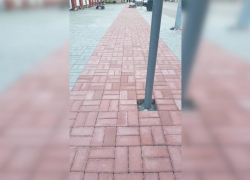 В Тамбове посреди велодорожки на улице Советской торчит дорожный знак