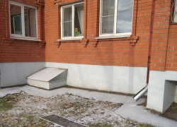 В Тамбове из окна многоквартирного дома выпала 4-летняя девочка